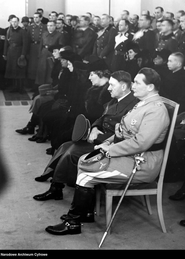 Adolf Hitler and Hermann Göring at the funeral of Werner Mölders in the Reichsluftfahrtministeriums (Reich aviuation ministry)